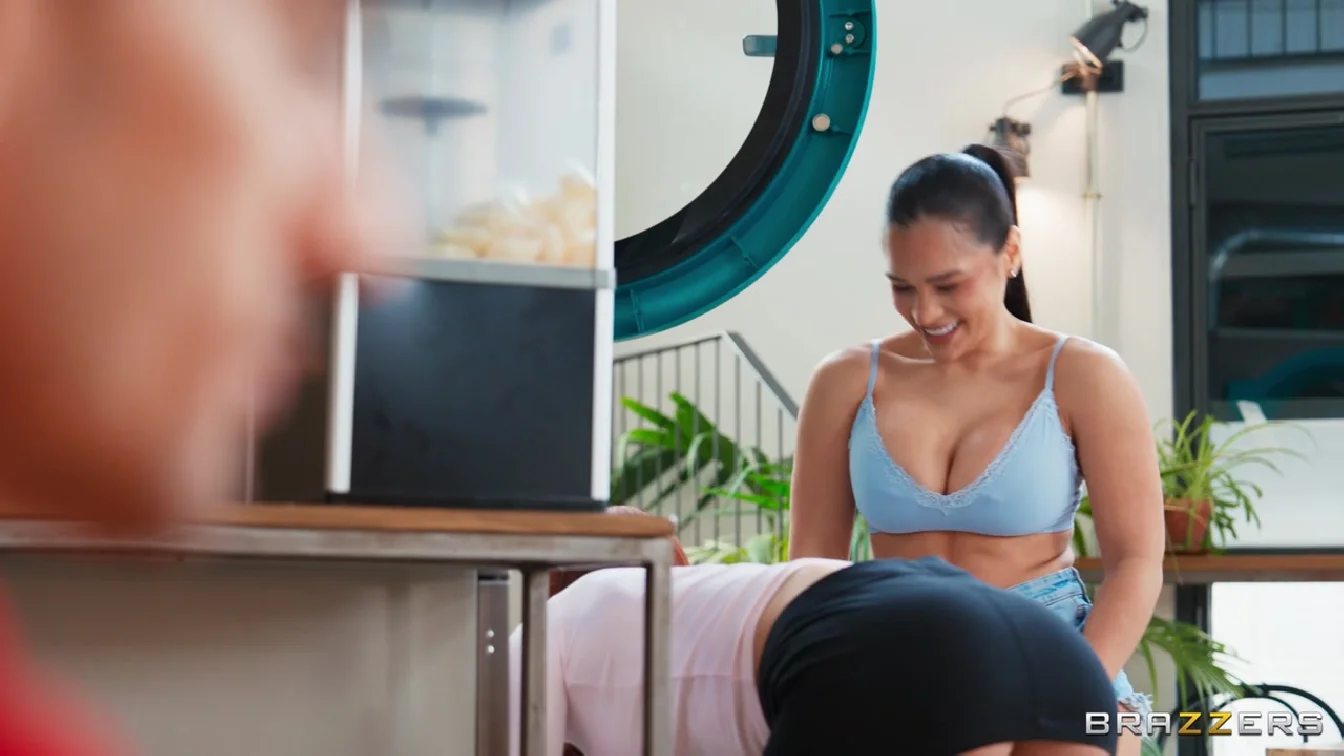 BrazzersExxtra Alexis Doll And Peach Lollypop 2 For 1 Laundromat Pussy XXX